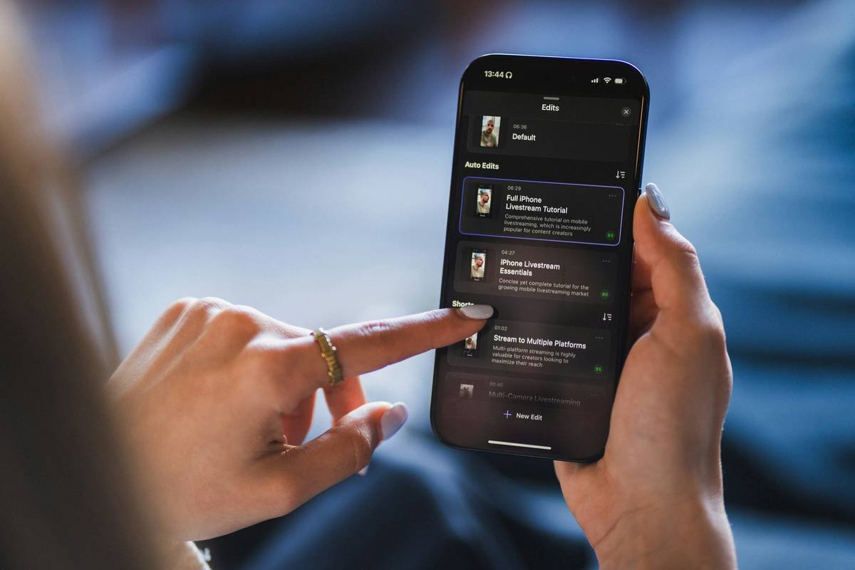 Bar chart comparing engagement rates: raw AI posts at 0.8% vs. human-refined AI posts at 4.2%