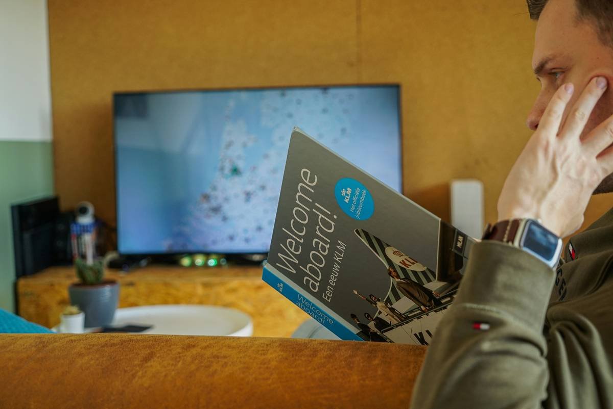 A person reading a Klm book