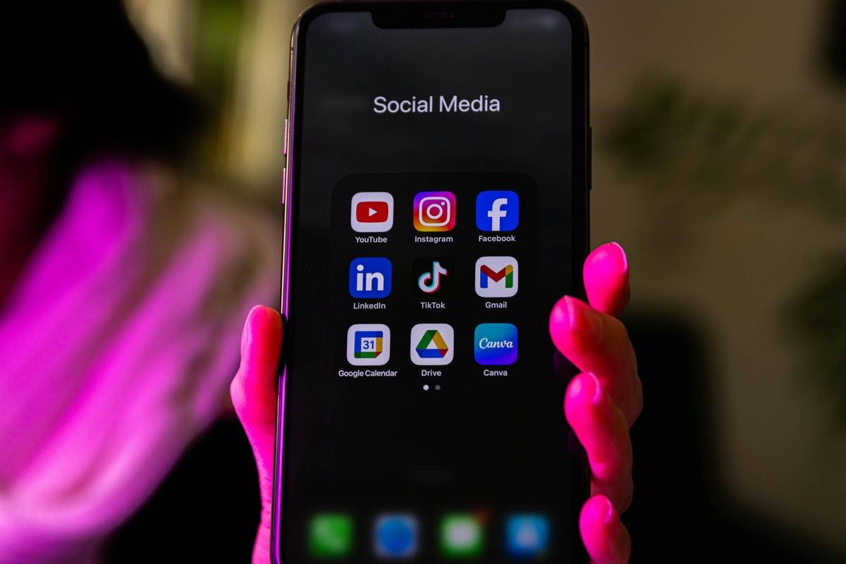 Bar chart showing 68% of social media managers report tool fragmentation as top productivity killer in 2024