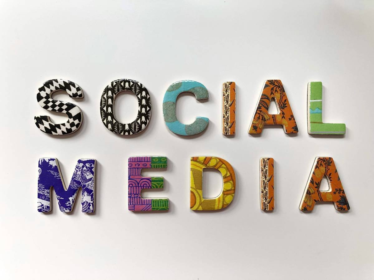 Comparison infographic showing chaotic manual social media workflow vs. streamlined tool-assisted workflow with metrics like time saved, error reduction, and engagement lift